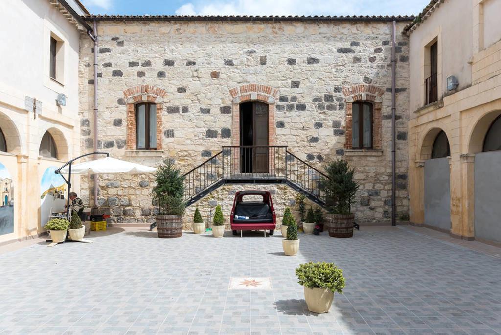 Il Campanile Hotel Vizzini Exterior photo